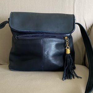 Vintage Tignanello Navy Blue Leather Purse - great condition !